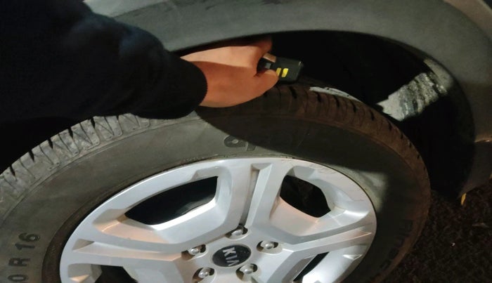 2021 KIA SONET HTK PLUS 1.2, Petrol, Manual, 69,330 km, tyre