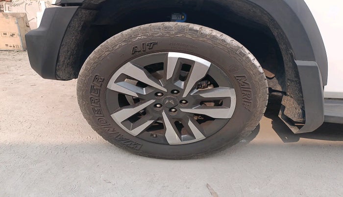 2024 Mahindra Thar Roxx AX7 L Diesel AT 2WD, Diesel, Automatic, 12,294 km, tyre