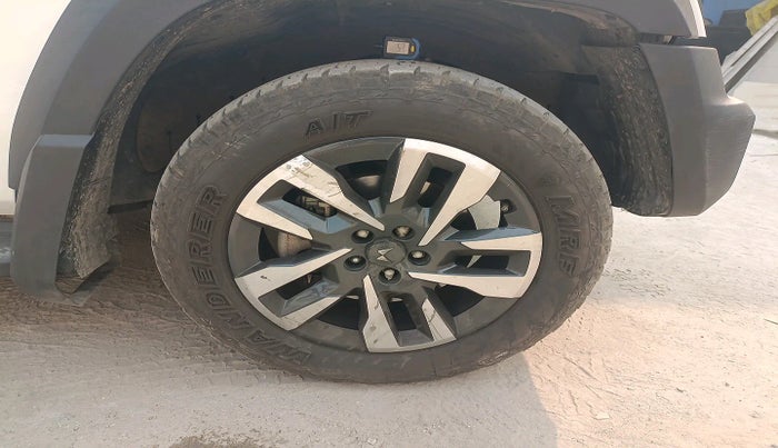 2024 Mahindra Thar Roxx AX7 L Diesel AT 2WD, Diesel, Automatic, 12,294 km, tyre