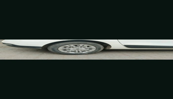 2015 Renault Lodgy 85 PS RXE 7 STR, Diesel, Manual, 1,12,858 km, tyre