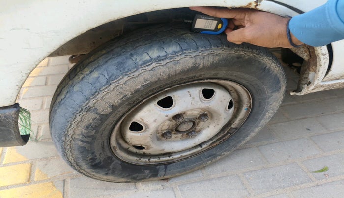 2015 Maruti Eeco 5 STR WITH A/C+HTR, Petrol, Manual, 2,81,046 km, tyre