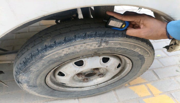 2015 Maruti Eeco 5 STR WITH A/C+HTR, Petrol, Manual, 2,81,046 km, tyre