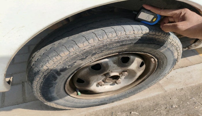 2015 Maruti Eeco 5 STR WITH A/C+HTR, Petrol, Manual, 2,81,046 km, tyre