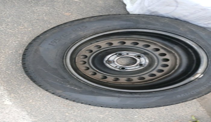 2021 Hyundai VENUE S 1.2, Petrol, Manual, 54,224 km, tyre