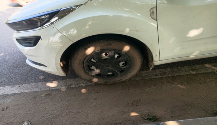 2022 Tata ALTROZ XE PLUS PETROL, Petrol, Manual, 16,012 km, tyre