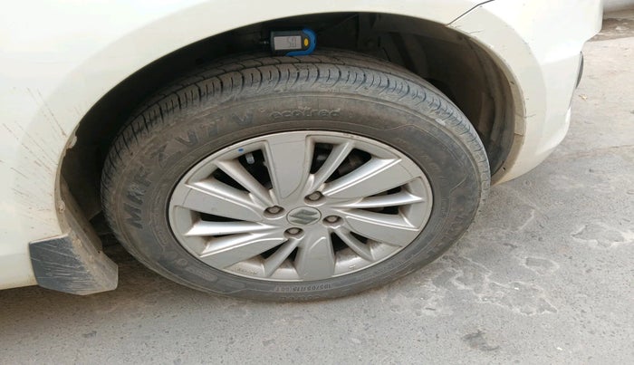 2015 Maruti Swift ZXI, Petrol, Manual, 41,839 km, tyre