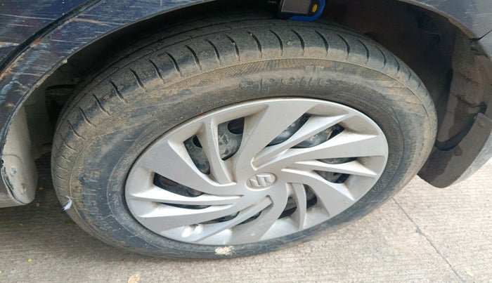 2014 Maruti Ertiga VXI CNG, Petrol, Manual, 1,12,580 km, tyre