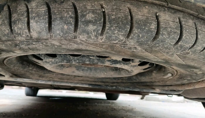 2014 Maruti Ertiga VXI CNG, Petrol, Manual, 1,12,580 km, tyre