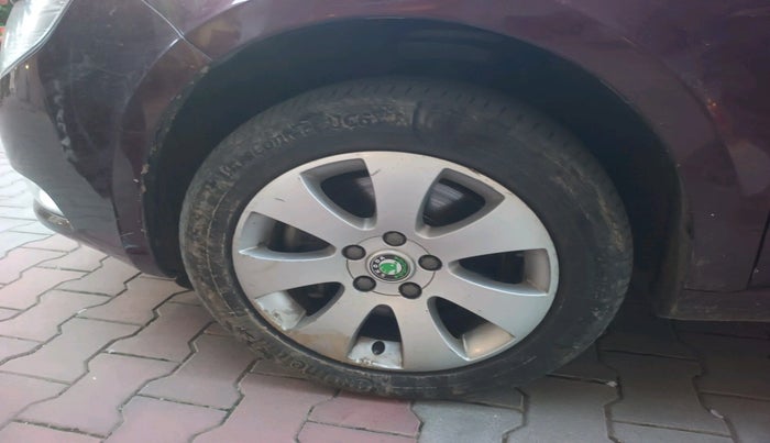 2012 Skoda Superb ELEGANCE 1.8 TSI AT, Petrol, Automatic, 47,399 km, tyre