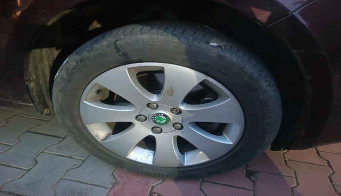 2012 Skoda Superb ELEGANCE 1.8 TSI AT, Petrol, Automatic, 47,399 km, tyre