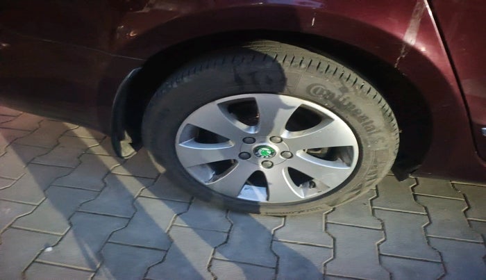 2012 Skoda Superb ELEGANCE 1.8 TSI AT, Petrol, Automatic, 47,399 km, tyre