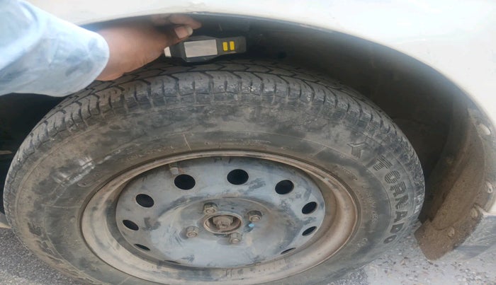 2015 Maruti Swift VXI, Petrol, Manual, 39,588 km, tyre