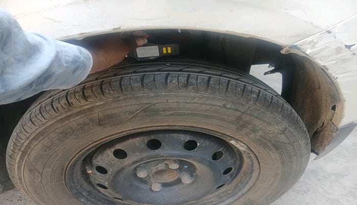 2015 Maruti Swift VXI, Petrol, Manual, 39,588 km, tyre