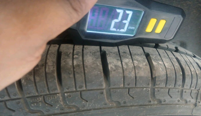 2015 Maruti Swift VXI, Petrol, Manual, 39,588 km, tyre