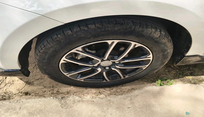 2019 Maruti Swift ZXI, Petrol, Manual, 32,345 km, tyre