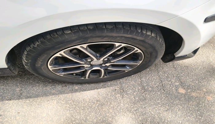 2019 Maruti Swift ZXI, Petrol, Manual, 32,345 km, tyre