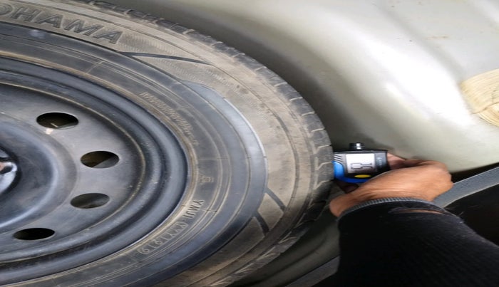 2013 Maruti Swift VXI, Petrol, Manual, 76,563 km, tyre