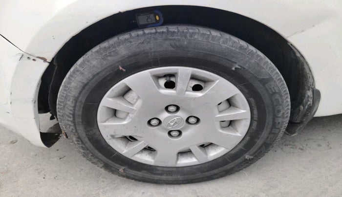 2013 Hyundai i20 MAGNA (O) 1.2, Petrol, Manual, 1,06,602 km, tyre