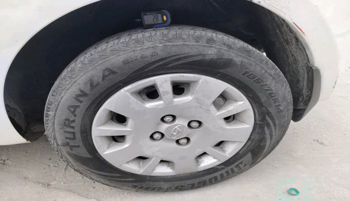 2013 Hyundai i20 MAGNA (O) 1.2, Petrol, Manual, 1,06,602 km, tyre