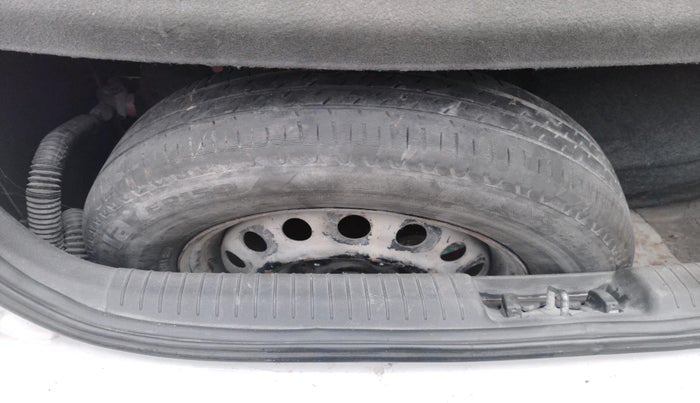 2013 Hyundai i20 MAGNA (O) 1.2, Petrol, Manual, 1,06,602 km, tyre