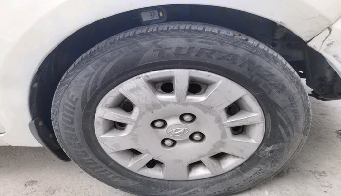 2013 Hyundai i20 MAGNA (O) 1.2, Petrol, Manual, 1,06,602 km, tyre