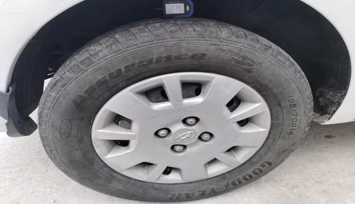 2013 Hyundai i20 MAGNA (O) 1.2, Petrol, Manual, 1,06,602 km, tyre