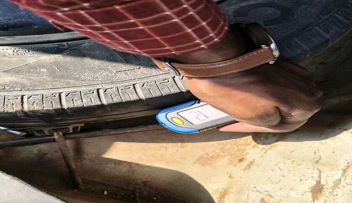 2019 Maruti Dzire VDI, Diesel, Manual, 1,17,516 km, tyre