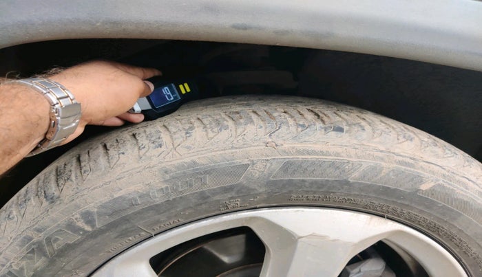 2017 Jeep Compass LONGITUDE (O) 2.0 DIESEL, Diesel, Manual, 1,25,798 km, tyre