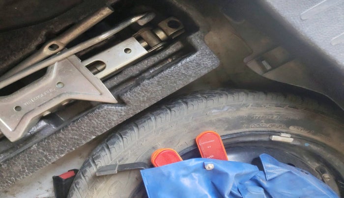 2013 Maruti Wagon R 1.0 VXI, Petrol, Manual, 57,053 km, tyre