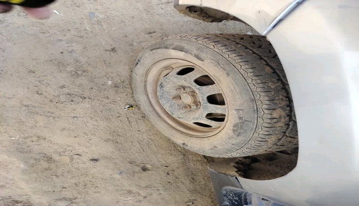 2015 Renault Duster 85 PS RXE DIESEL, Diesel, Manual, 2,00,825 km, tyre