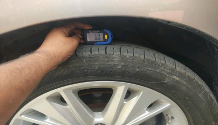 2016 Toyota Innova Crysta 2.8 ZX AT 7 STR, Diesel, Automatic, 67,122 km, tyre