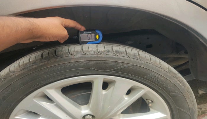 2016 Toyota Innova Crysta 2.8 ZX AT 7 STR, Diesel, Automatic, 67,122 km, tyre