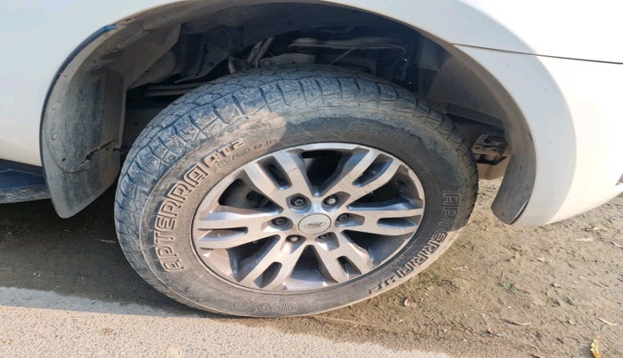 2016 Ford Endeavour TITANIUM 2.2 4X2 AT, Diesel, Automatic, 1,82,473 km, tyre