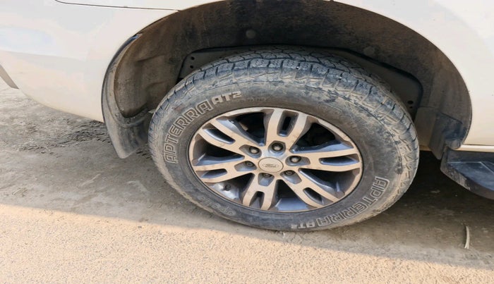 2016 Ford Endeavour TITANIUM 2.2 4X2 AT, Diesel, Automatic, 1,82,473 km, tyre