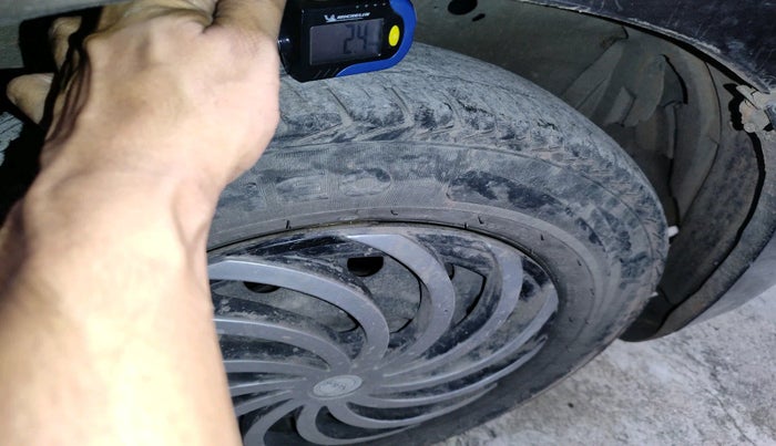 2011 Maruti Wagon R 1.0 LXI CNG, Petrol, Manual, 84,781 km, tyre