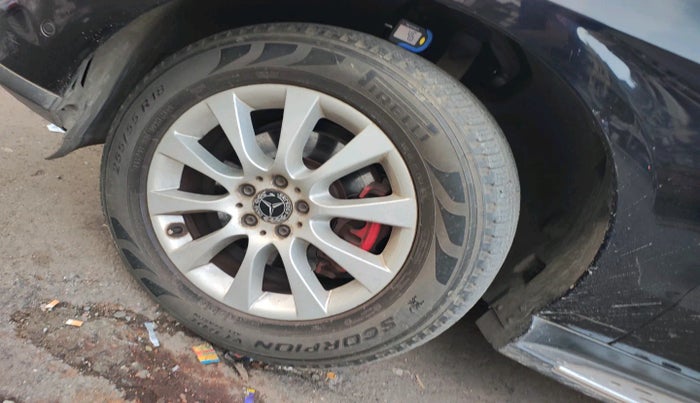 2012 Mercedes Benz Ml Class 250 CDI, Diesel, Automatic, 1,13,464 km, tyre