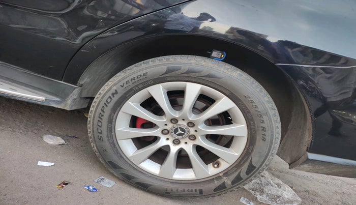 2012 Mercedes Benz Ml Class 250 CDI, Diesel, Automatic, 1,13,464 km, tyre