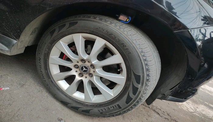 2012 Mercedes Benz Ml Class 250 CDI, Diesel, Automatic, 1,13,464 km, tyre