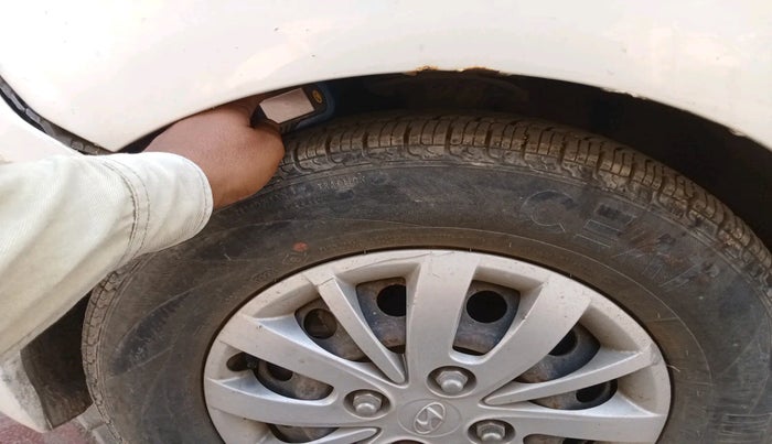 2015 Hyundai i10 SPORTZ 1.2, Petrol, Manual, 32,893 km, tyre