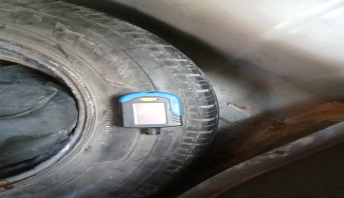 2015 Hyundai i10 SPORTZ 1.2, Petrol, Manual, 32,893 km, tyre