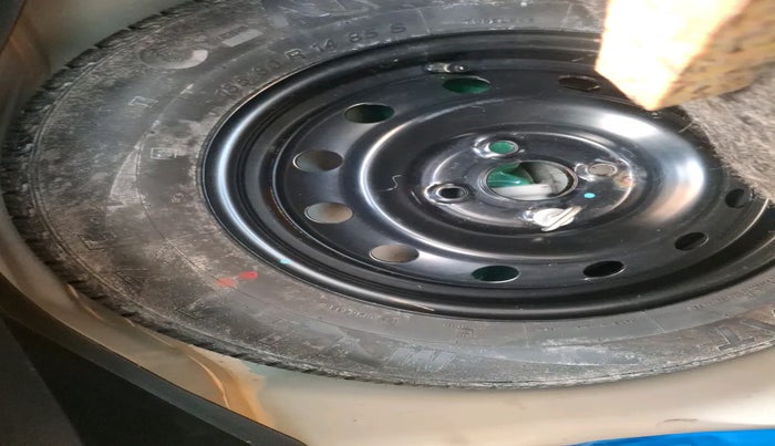 2015 Maruti Swift VXI, Petrol, Manual, 9,467 km, tyre