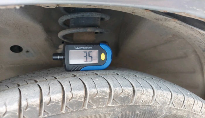 2015 Maruti Wagon R 1.0 LXI CNG, Petrol, Manual, 2,47,054 km, tyre