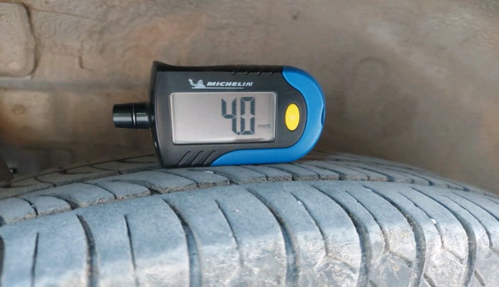 2015 Maruti Wagon R 1.0 LXI CNG, Petrol, Manual, 2,47,054 km, tyre