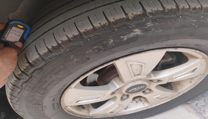 2012 Mahindra XUV500 W8, Diesel, Manual, 1,59,391 km, tyre