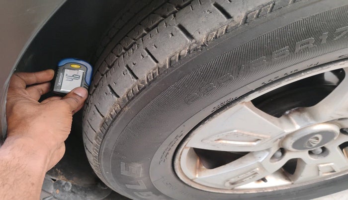 2012 Mahindra XUV500 W8, Diesel, Manual, 1,59,391 km, tyre