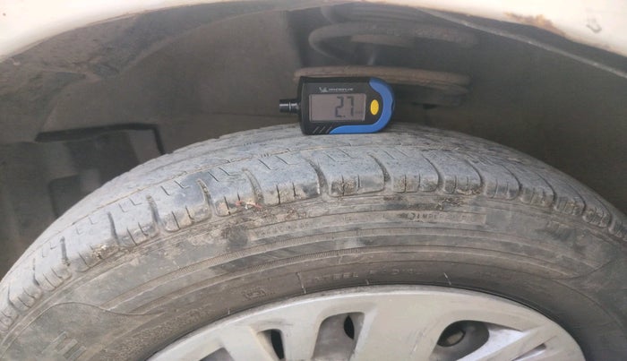 2011 Maruti Swift LXI 1.3, Petrol, Manual, 1,49,092 km, tyre