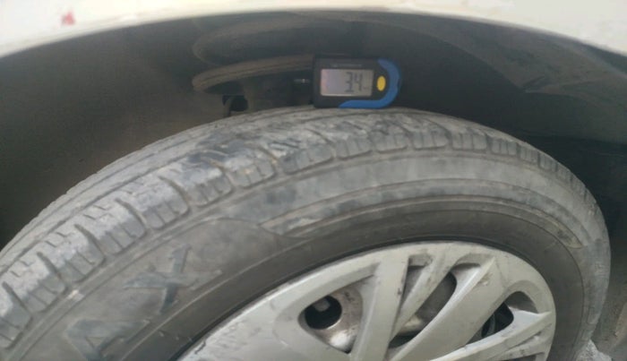 2011 Maruti Swift LXI 1.3, Petrol, Manual, 1,49,092 km, tyre