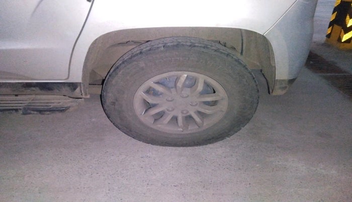 2017 Mahindra TUV300 T10, Diesel, Manual, 2,31,939 km, tyre