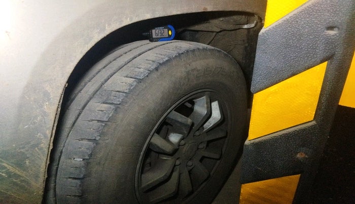 2017 Mahindra TUV300 T10, Diesel, Manual, 2,31,939 km, tyre