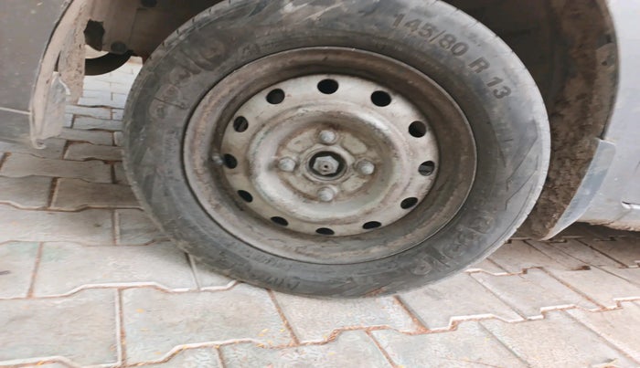 2011 Maruti Wagon R 1.0 LXI CNG, Petrol, Manual, 1,19,853 km, tyre